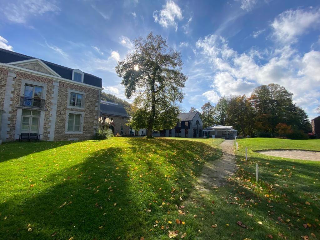 La Chambre Et Le Studio Du Chateau Du Golf De Bernalmont Lieja Exterior foto