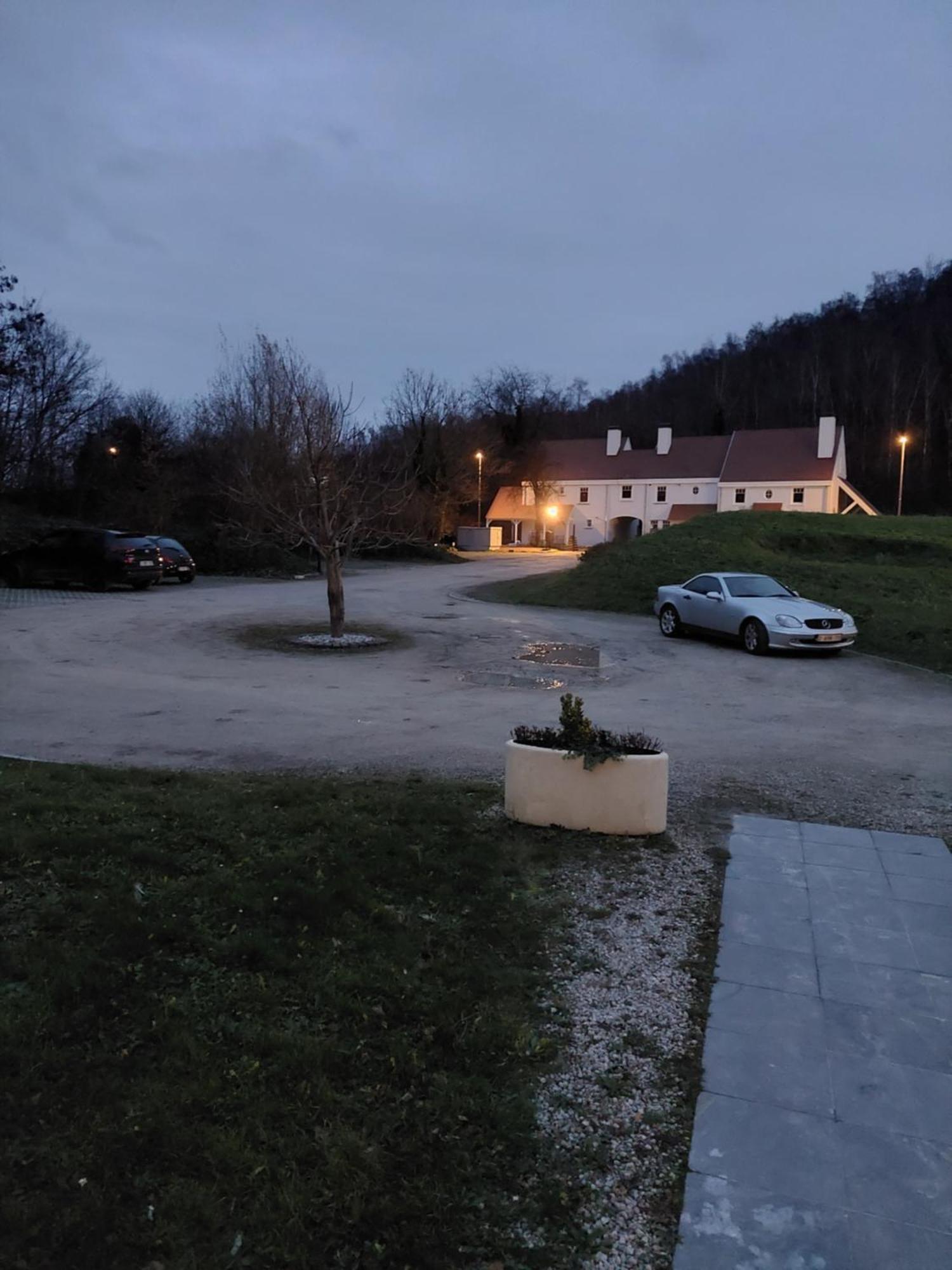 La Chambre Et Le Studio Du Chateau Du Golf De Bernalmont Lieja Exterior foto
